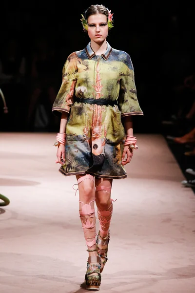 Look 27